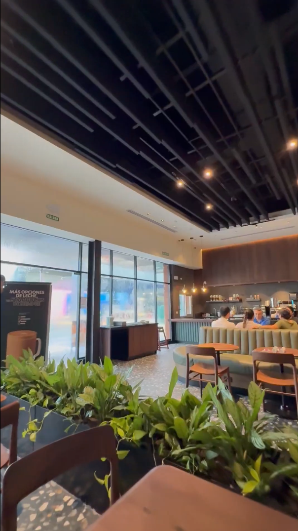 Vista 4 — Starbucks Westland: GENERAL.