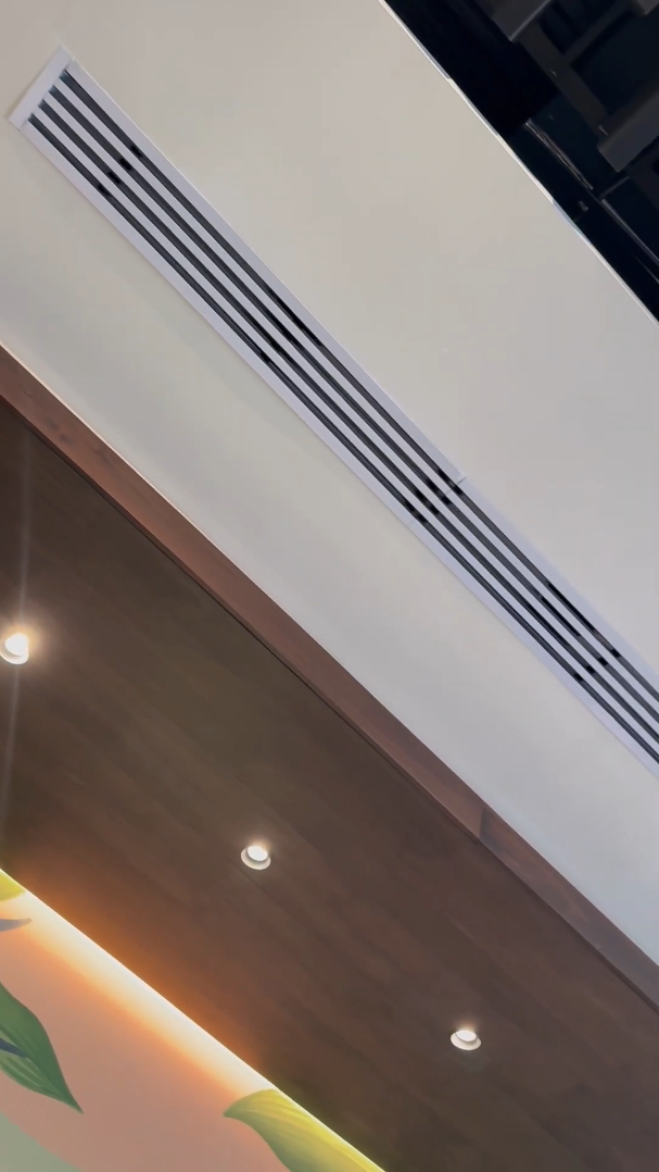 Vista 6 — Starbucks Westland: INTERIOR.